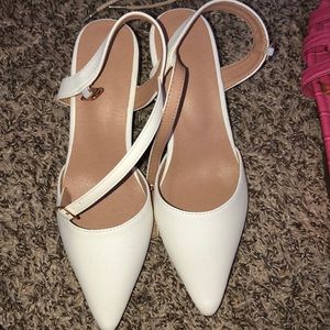 White pumps size 35